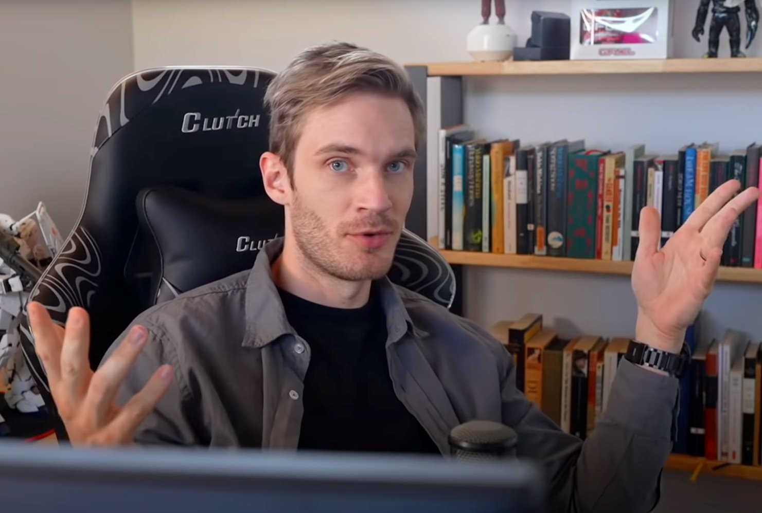 Pewdiepie Edition Throttle Series Black Gaming Chair Clutch Chairz