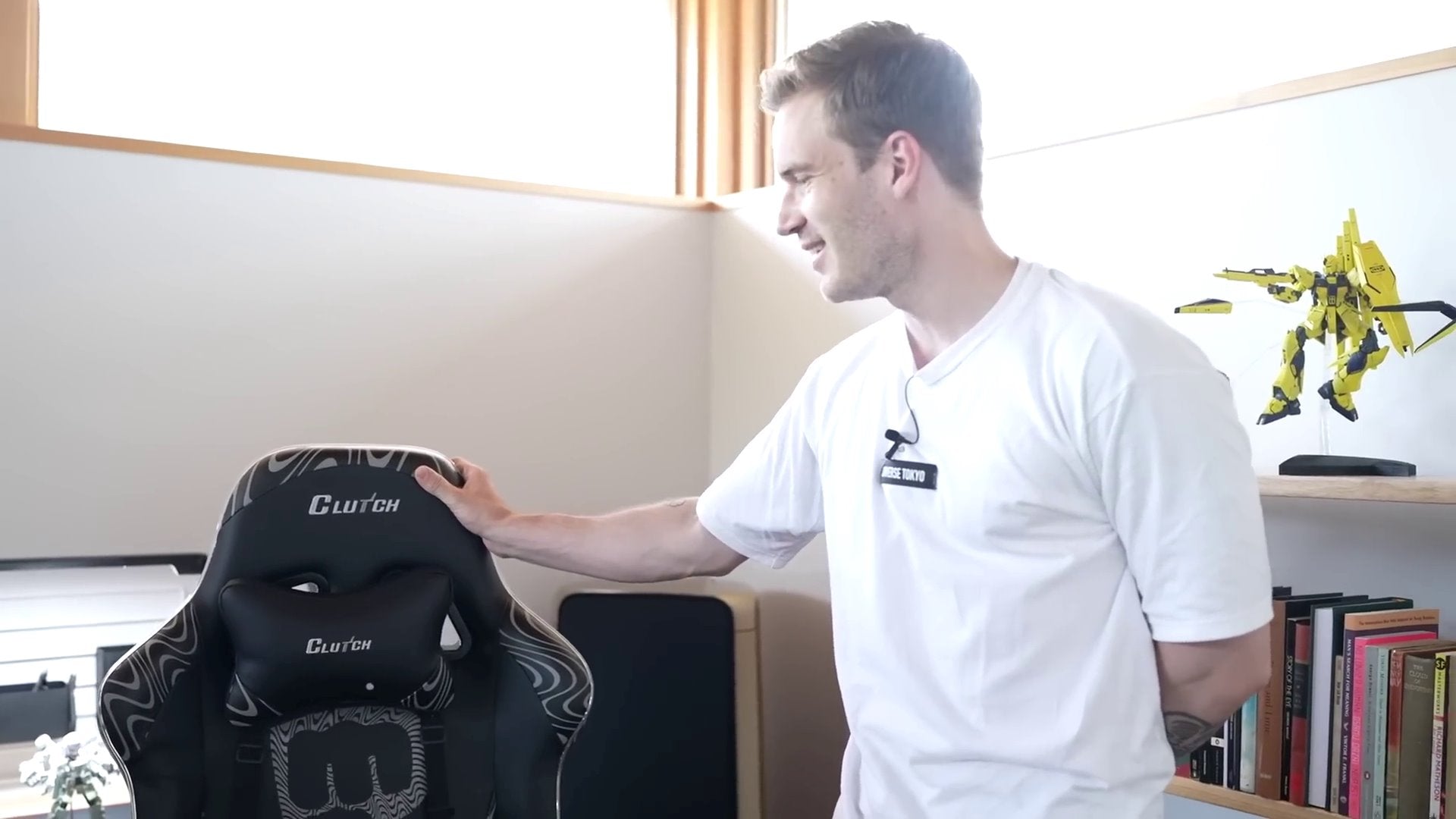 PewDiePie LED Edition - Throttle Series Black Gaming Chair Clutch Chairz